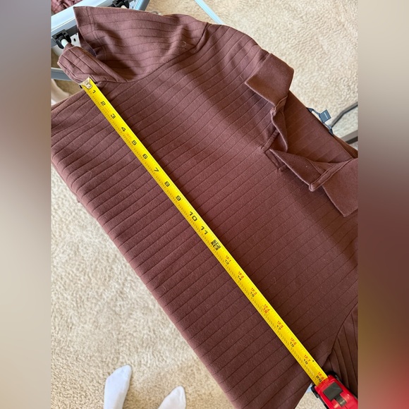 Banana Republic Brown Textured Polo (Size L) Ribbed - Picture 3 of 4